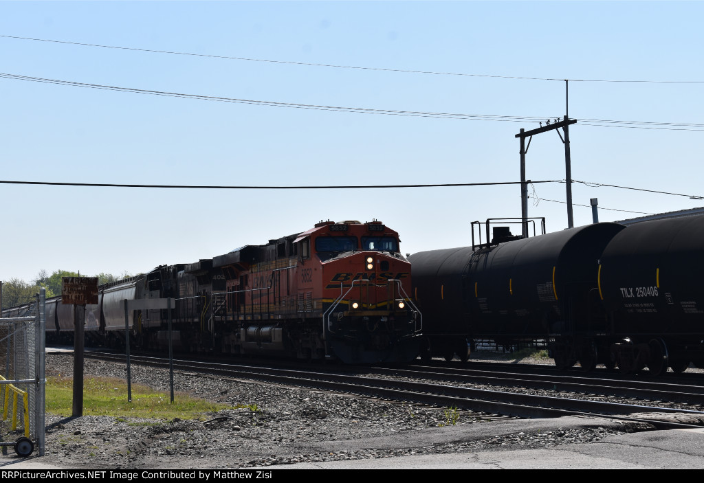 BNSF 5852 NS 4026